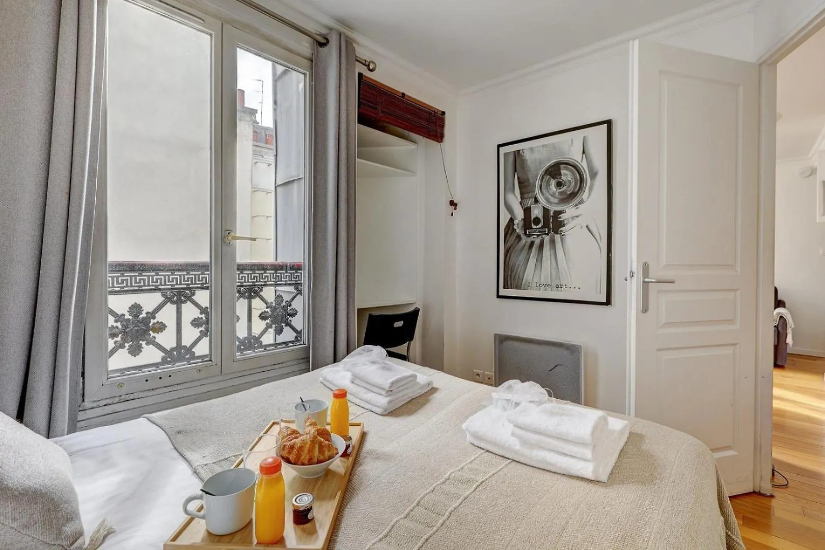 395 Biot 10 - Superbe A Paris